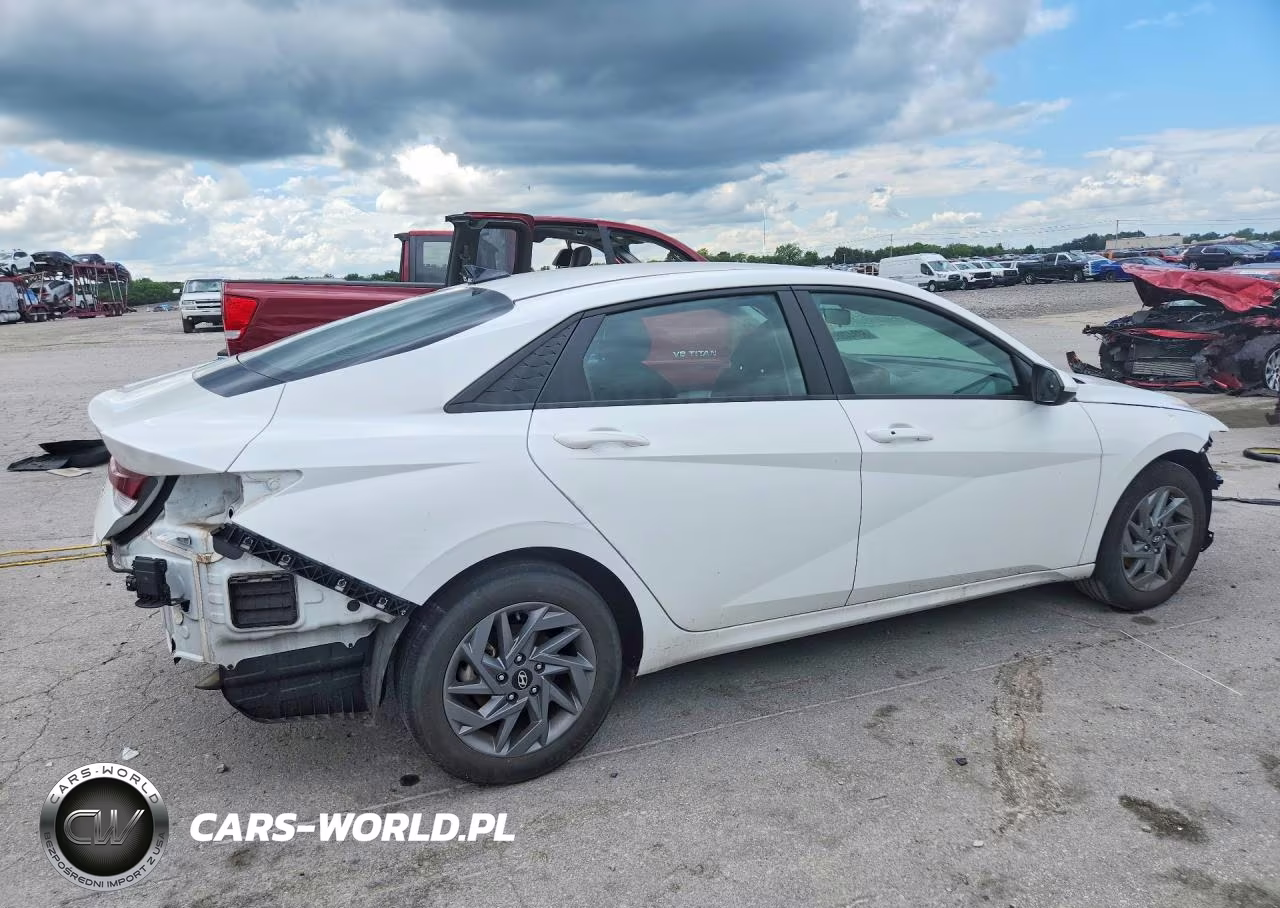 2024 Hyundai Elantra Sel VIN:KMHLM4DGXRU647880 - 3