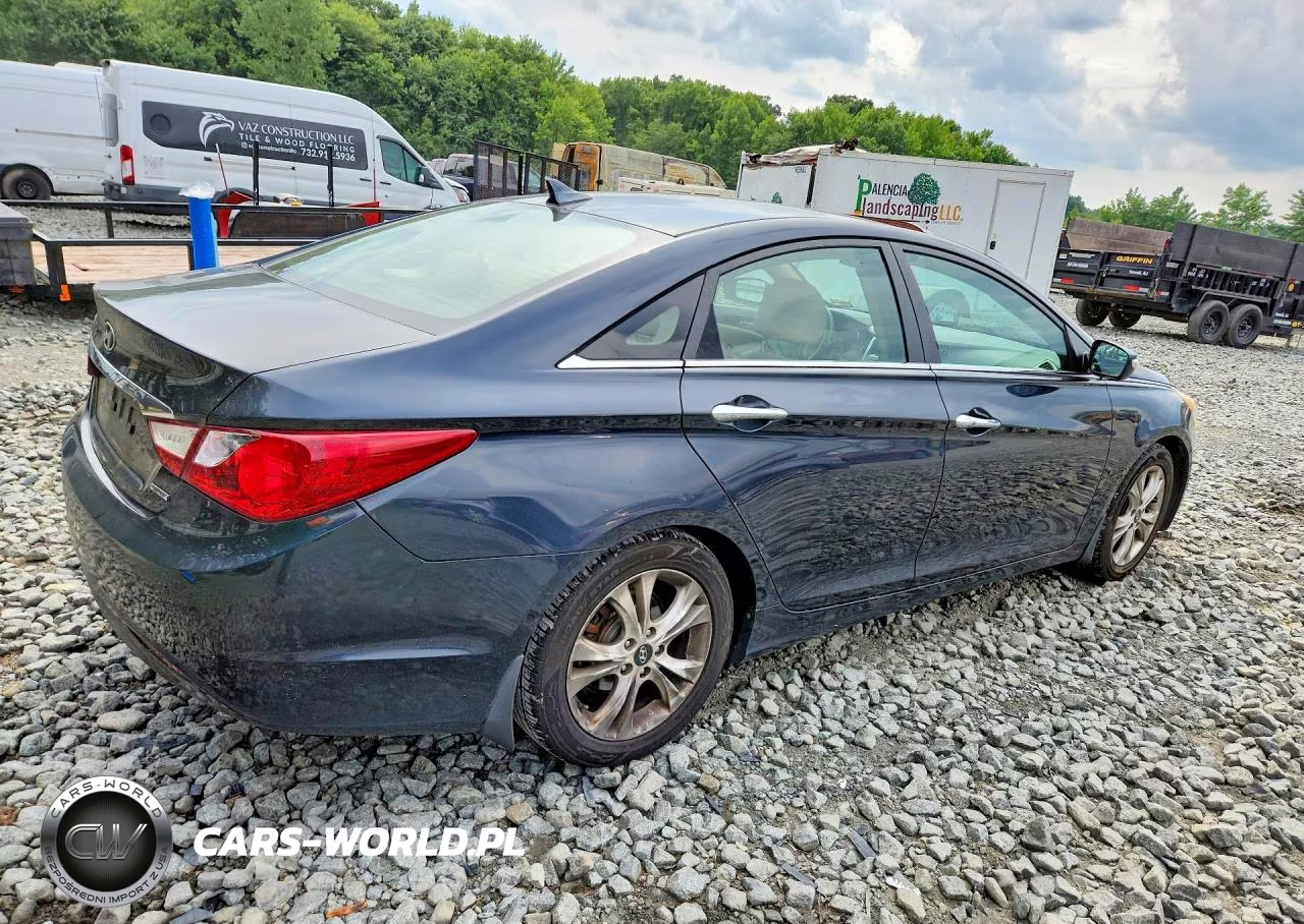 2011 Hyundai Sonata VIN:5NPEC4AC3BH306337 - 3
