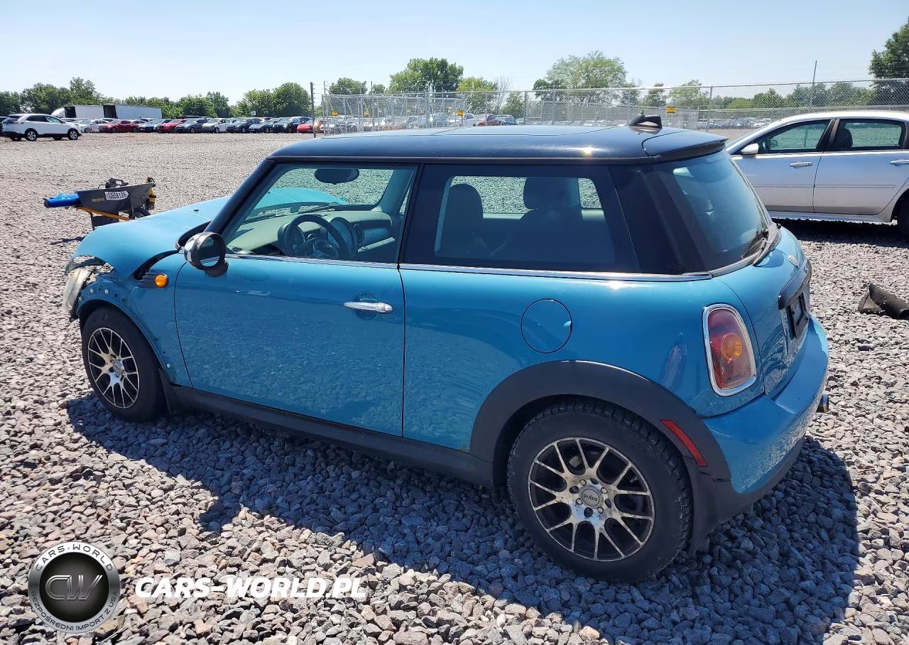 2008 Mini Cooper VIN:WMWMF33528TT61424 - 2