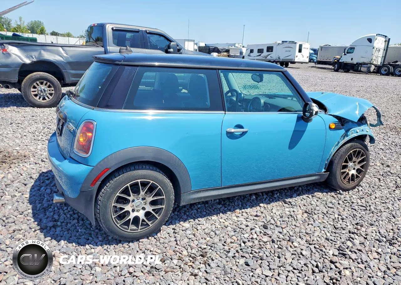 2008 Mini Cooper VIN:WMWMF33528TT61424 - 3