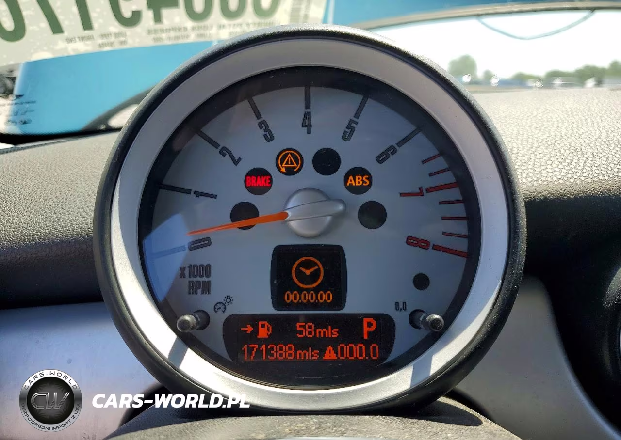 2008 Mini Cooper VIN:WMWMF33528TT61424 - 9