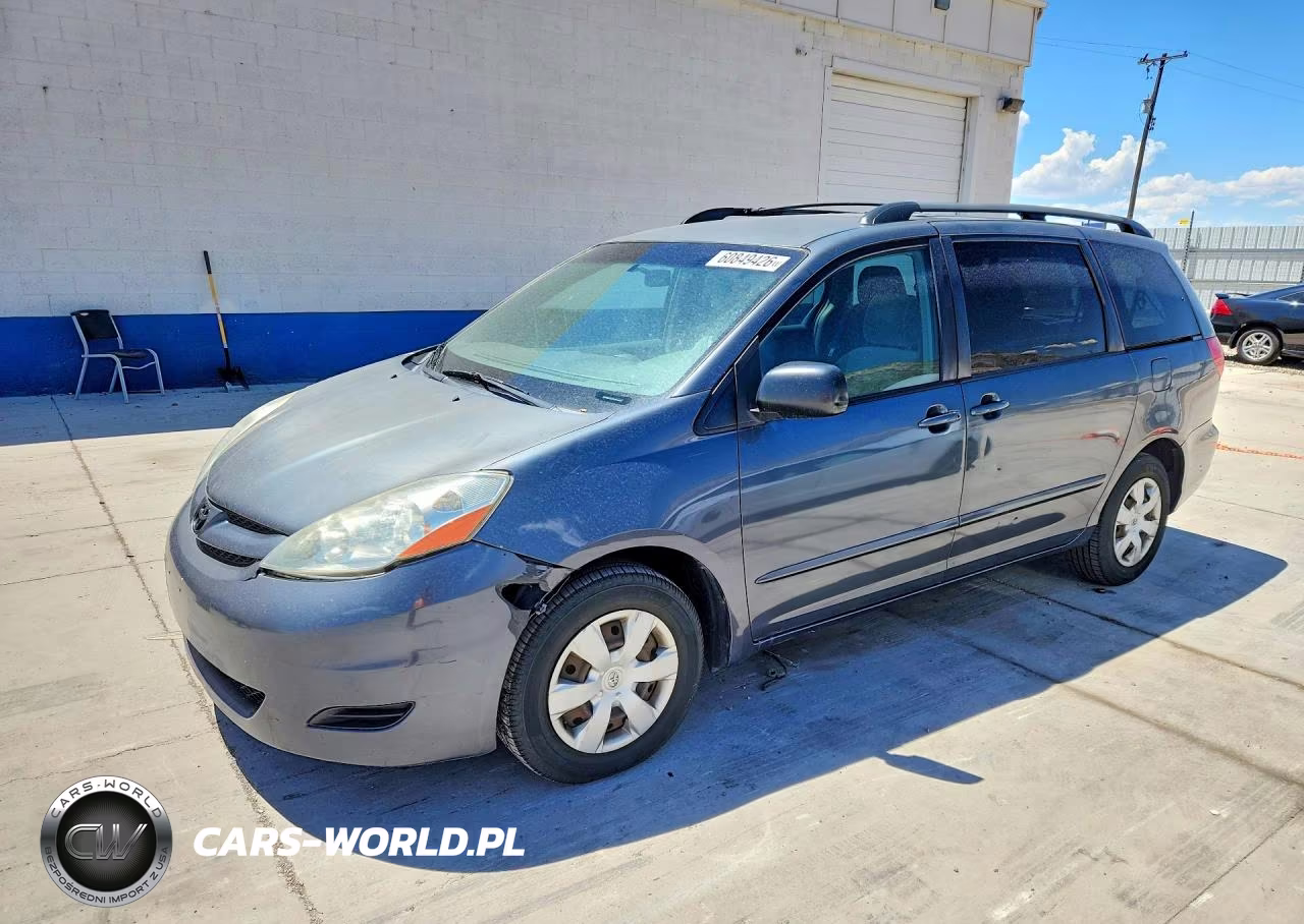 2010 Toyota Sienna Le 7-Passenger – zdjęcie 1 z 12