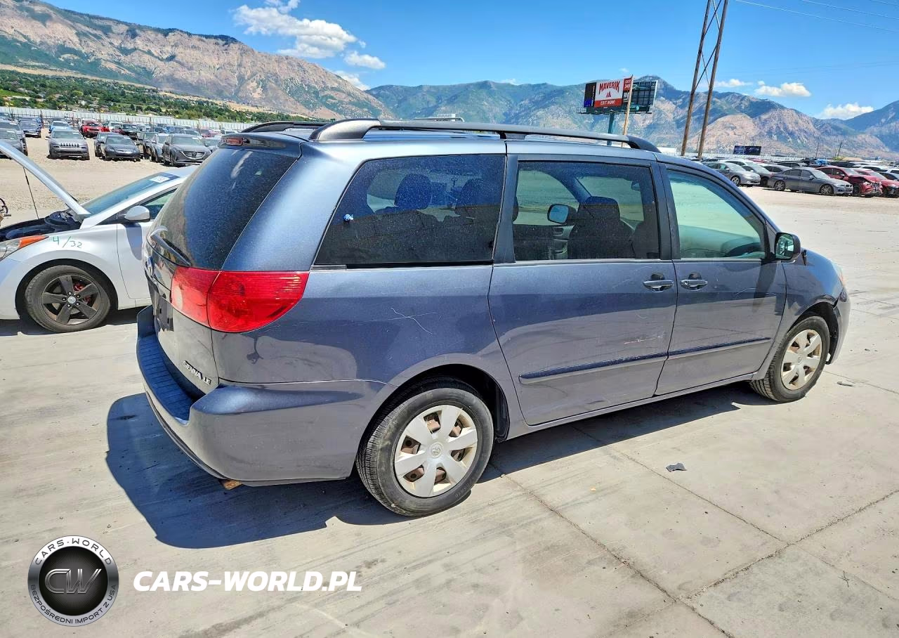 2010 Toyota Sienna Le 7-Passenger VIN:5TDKK4CC3AS323280 - 3