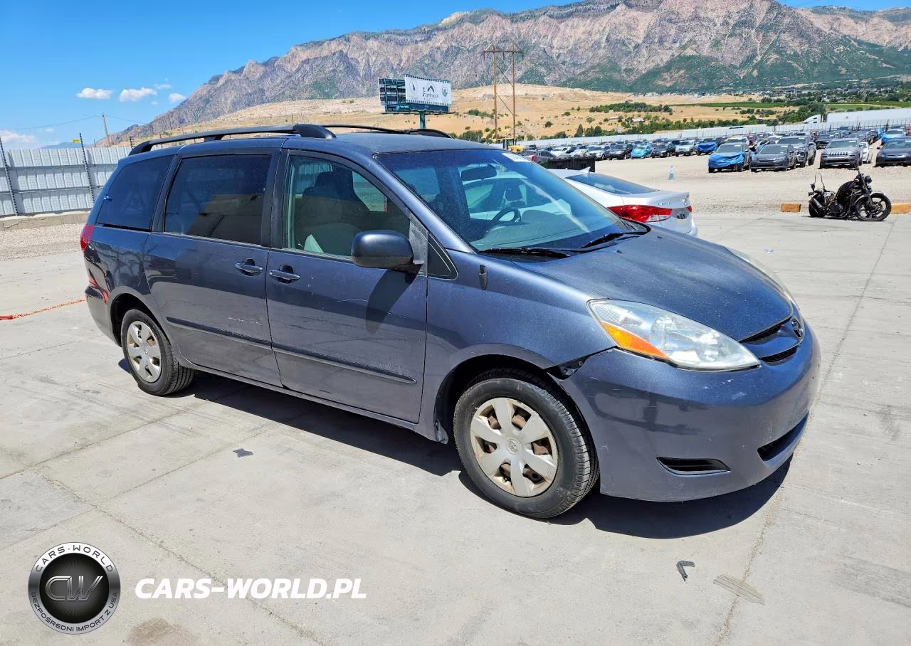 2010 Toyota Sienna Le 7-Passenger VIN:5TDKK4CC3AS323280 - 4