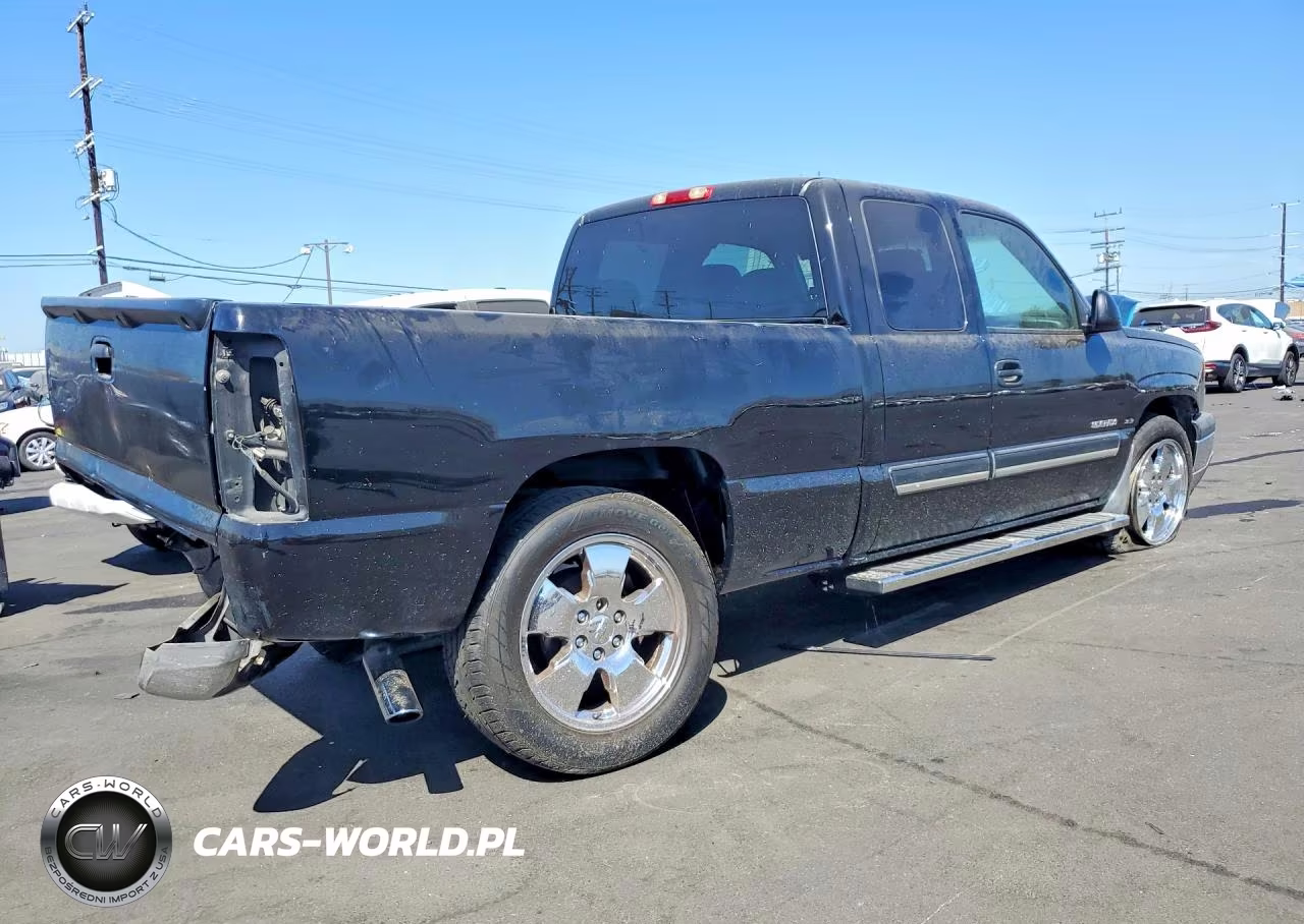 2005 Chevrolet Silverado C1500 VIN:2GCEC19N851367449 - 3