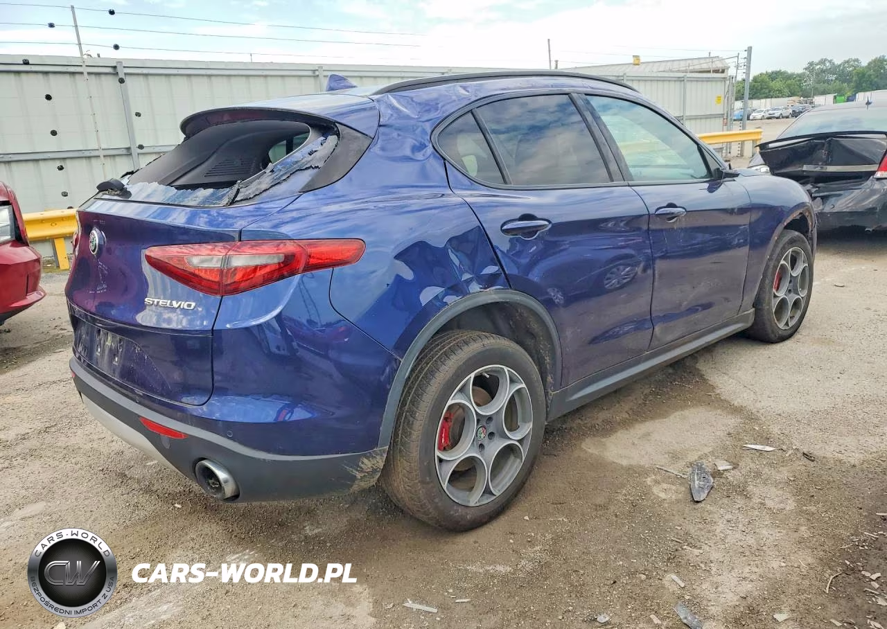 2018 Alfa Romeo Stelvio Sport VIN:ZASFAKPN1J7B58609 - 3