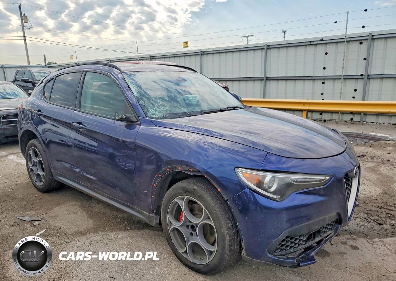 2018 Alfa Romeo Stelvio Sport VIN:ZASFAKPN1J7B58609 - 4