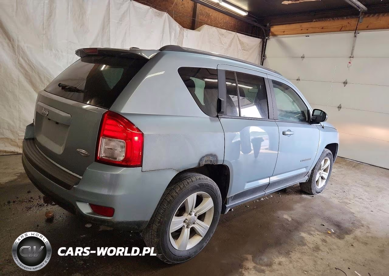 2013 Jeep Compass Latitude VIN:1C4NJDEB0DD114731 - 3