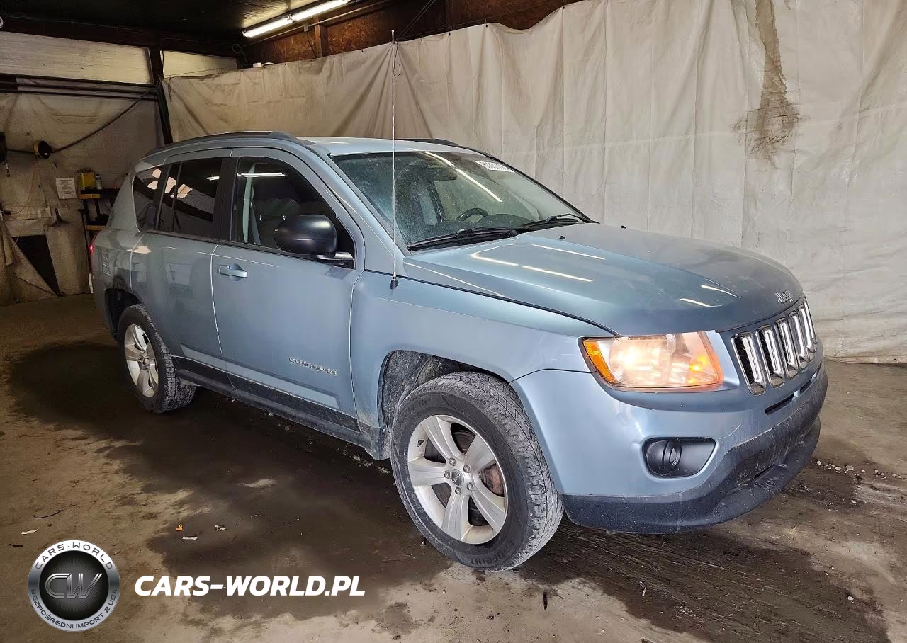 2013 Jeep Compass Latitude VIN:1C4NJDEB0DD114731 - 4
