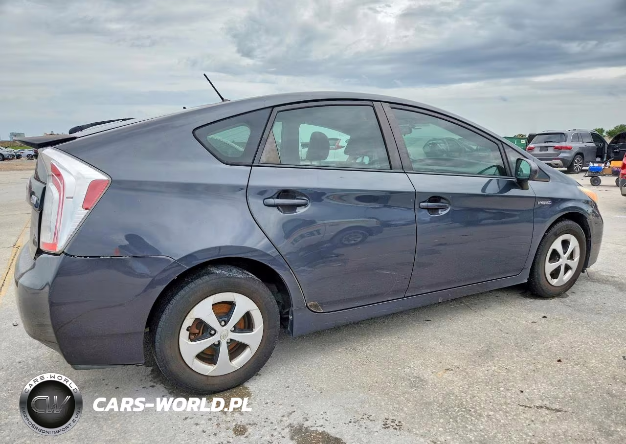 2014 Toyota Prius Two VIN:JTDKN3DU3E0380807 - 3