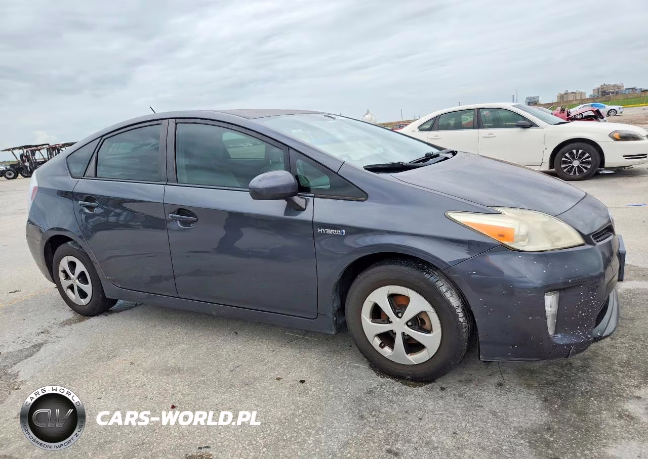 2014 Toyota Prius Two VIN:JTDKN3DU3E0380807 - 4