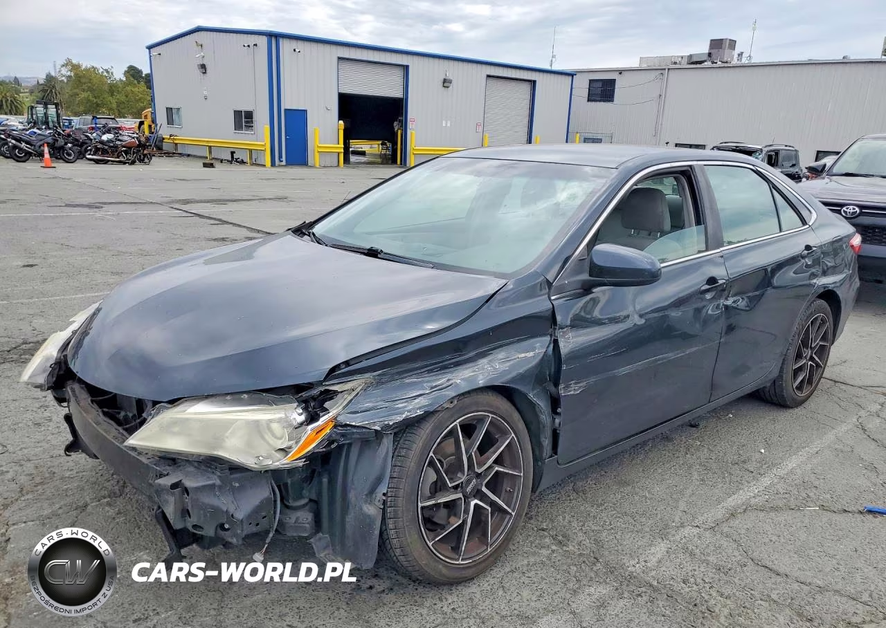2015 Toyota Camry Le – zdjęcie 1 z 13