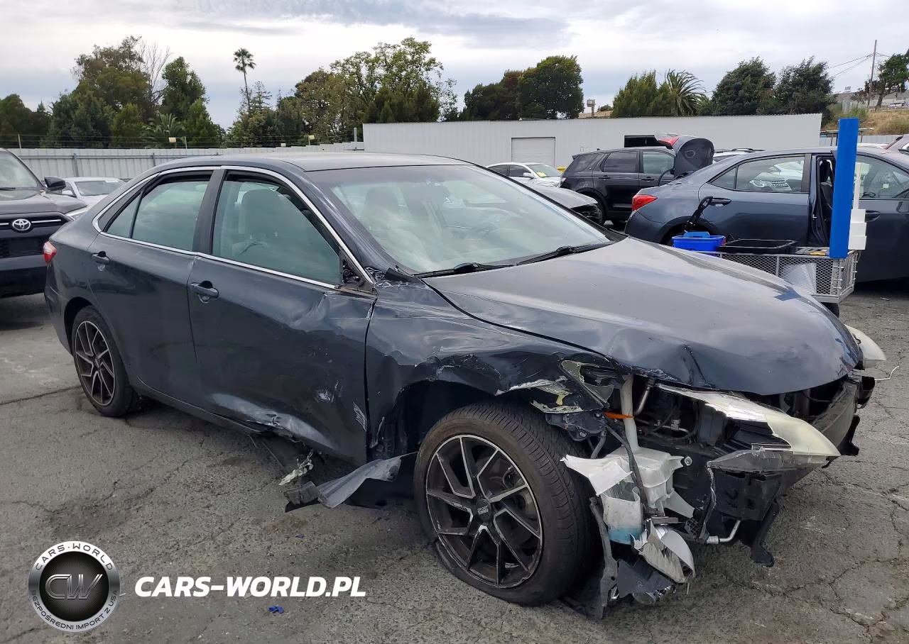 2015 Toyota Camry Le VIN:4T1BF1FK9FU932040 - 4
