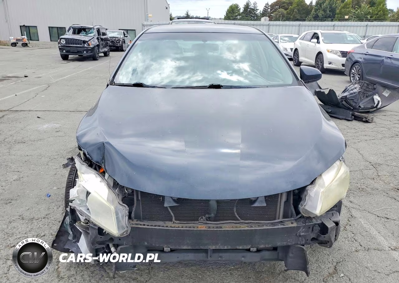 2015 Toyota Camry Le VIN:4T1BF1FK9FU932040 - 5