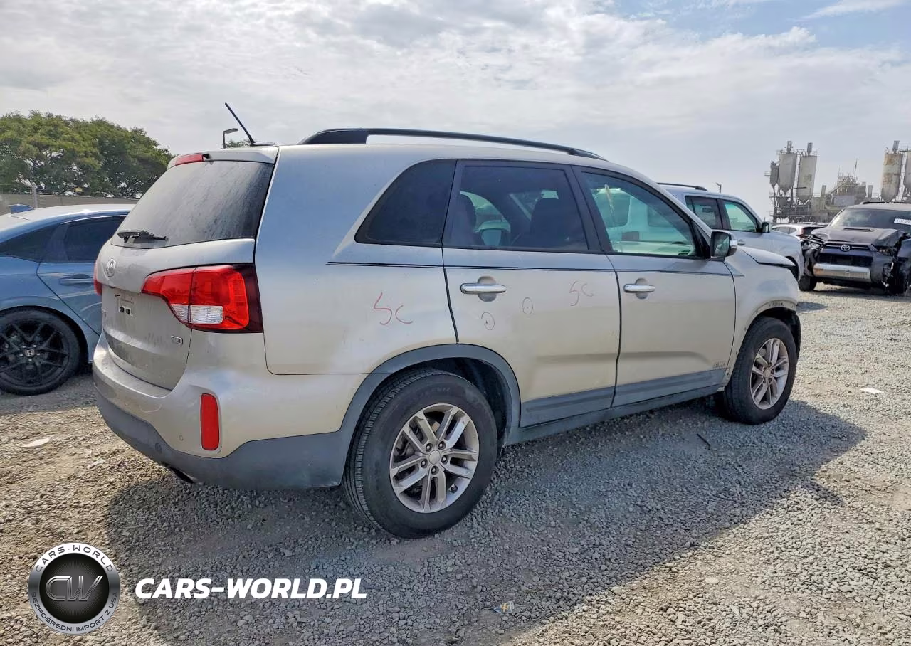 2015 Kia Sorento Lx VIN:5XYKTDA60FG557925 - 3