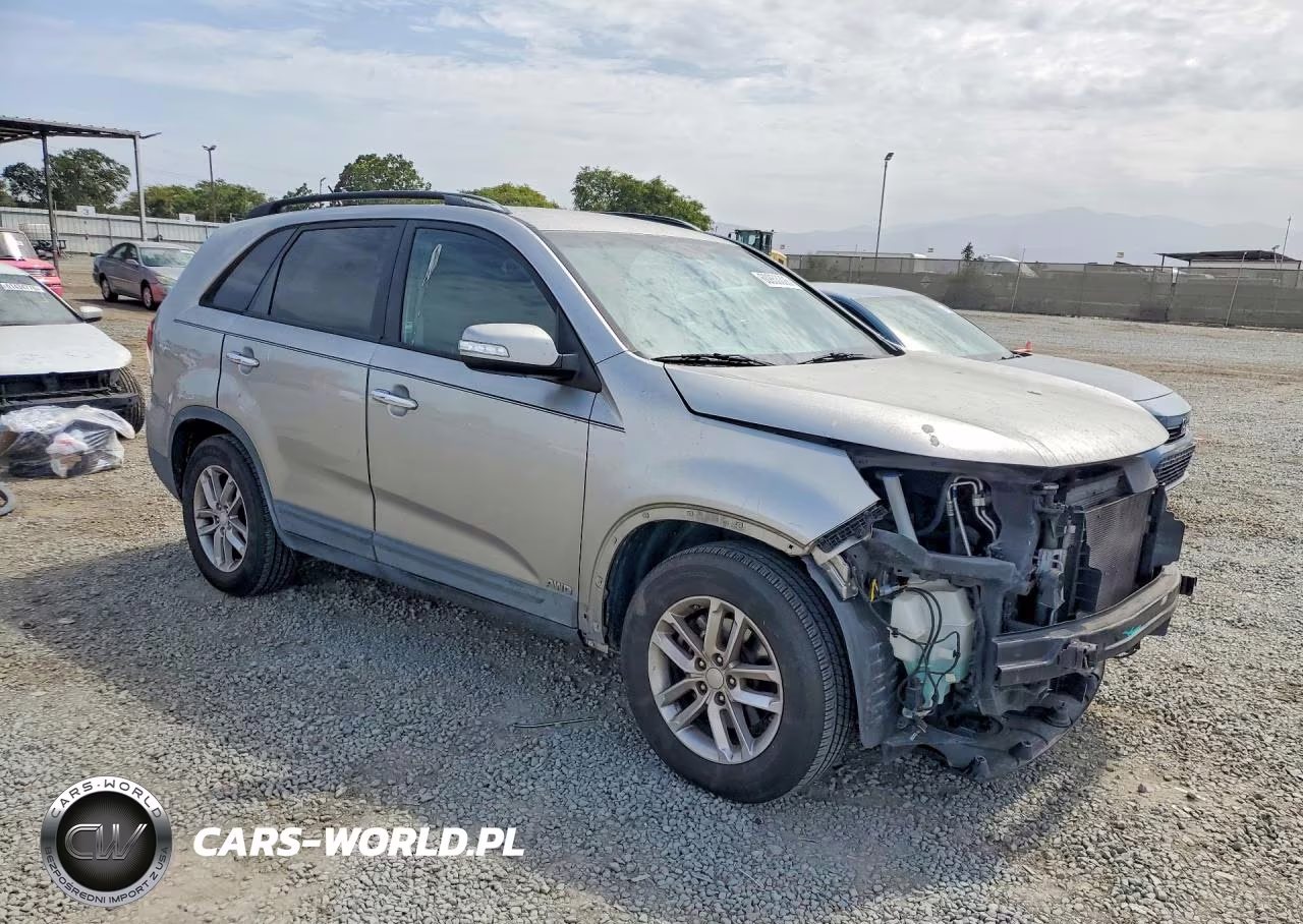 2015 Kia Sorento Lx VIN:5XYKTDA60FG557925 - 4