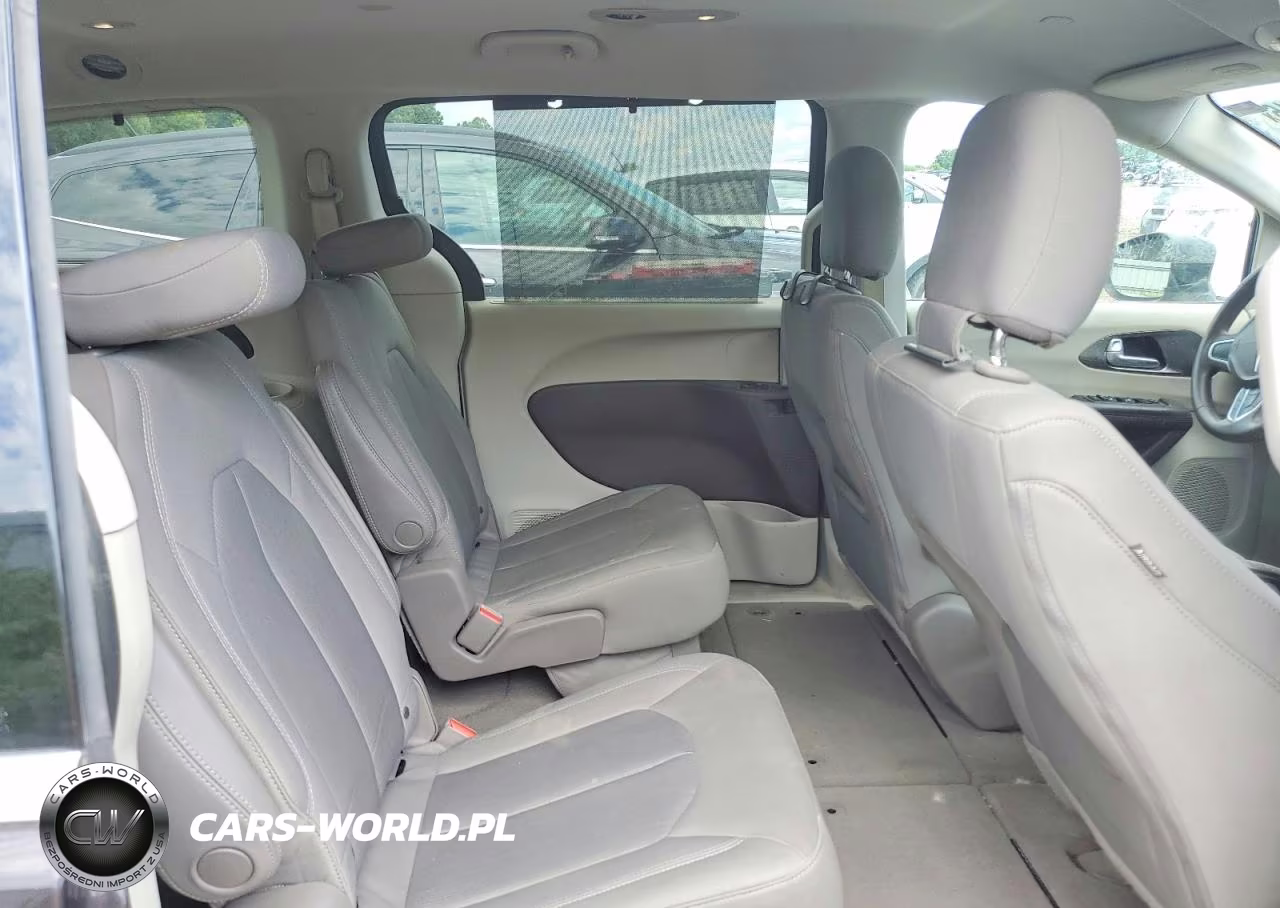 2017 Chrysler Pacifica Touring L VIN:2C4RC1BG4HR745611 - 11