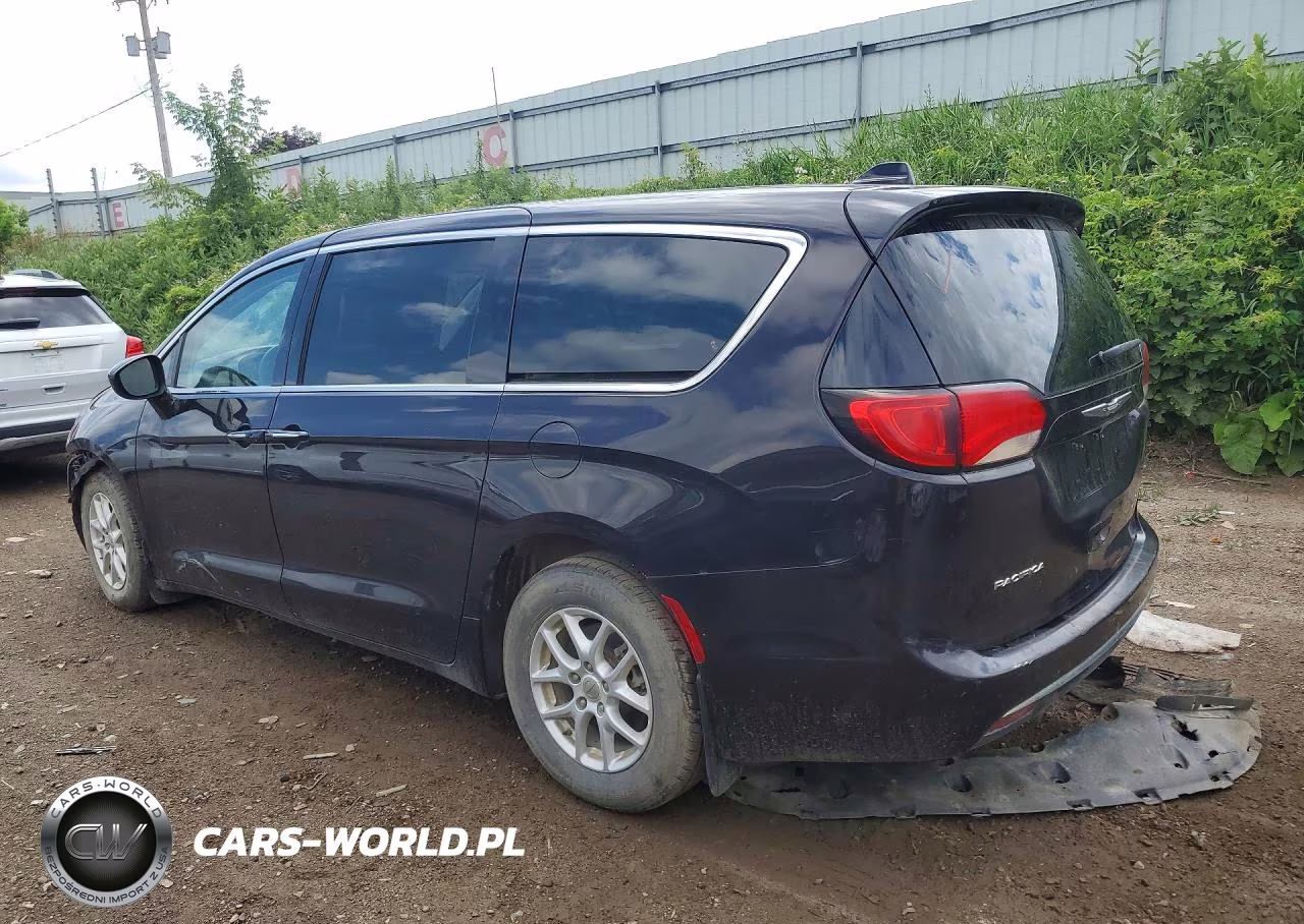 2017 Chrysler Pacifica Touring L VIN:2C4RC1BG4HR745611 - 2