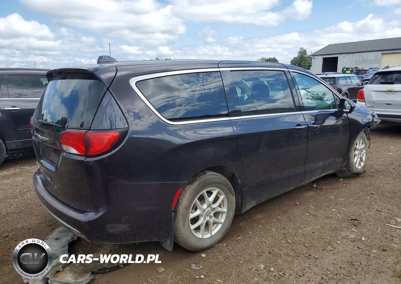 2017 Chrysler Pacifica Touring L VIN:2C4RC1BG4HR745611 - 3