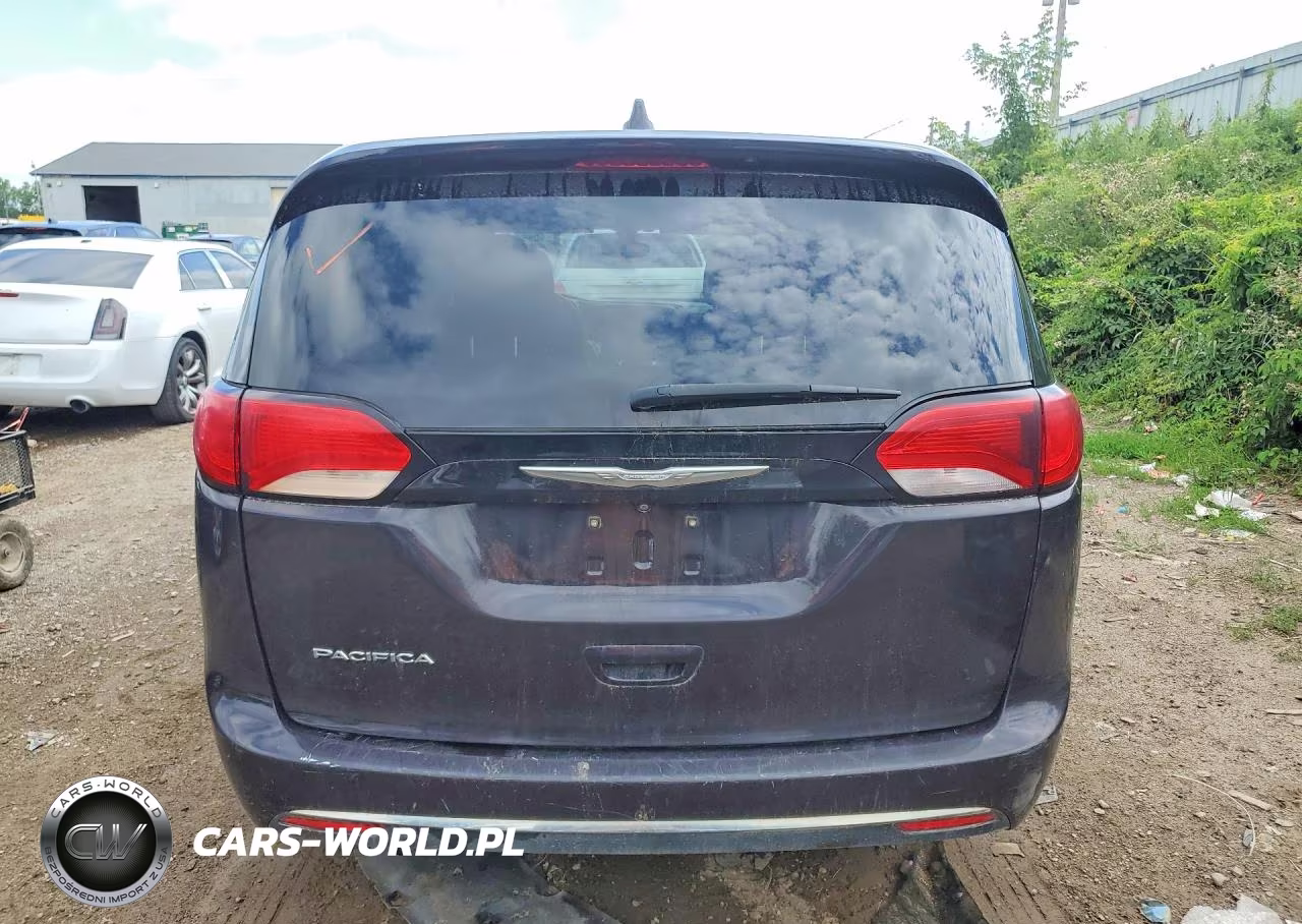 2017 Chrysler Pacifica Touring L VIN:2C4RC1BG4HR745611 - 6