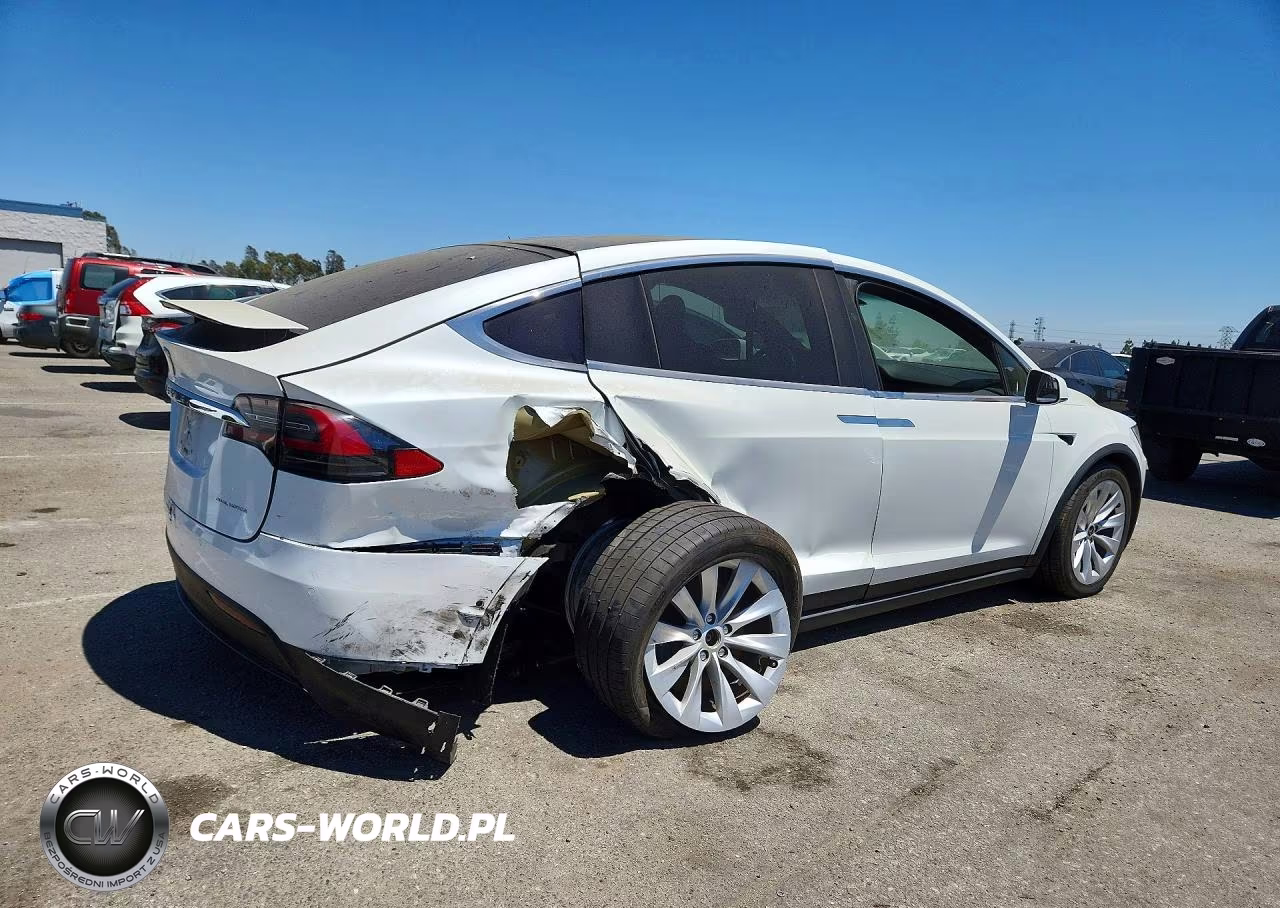 2020 Tesla Model X VIN:5YJXCDE24LF230945 - 3