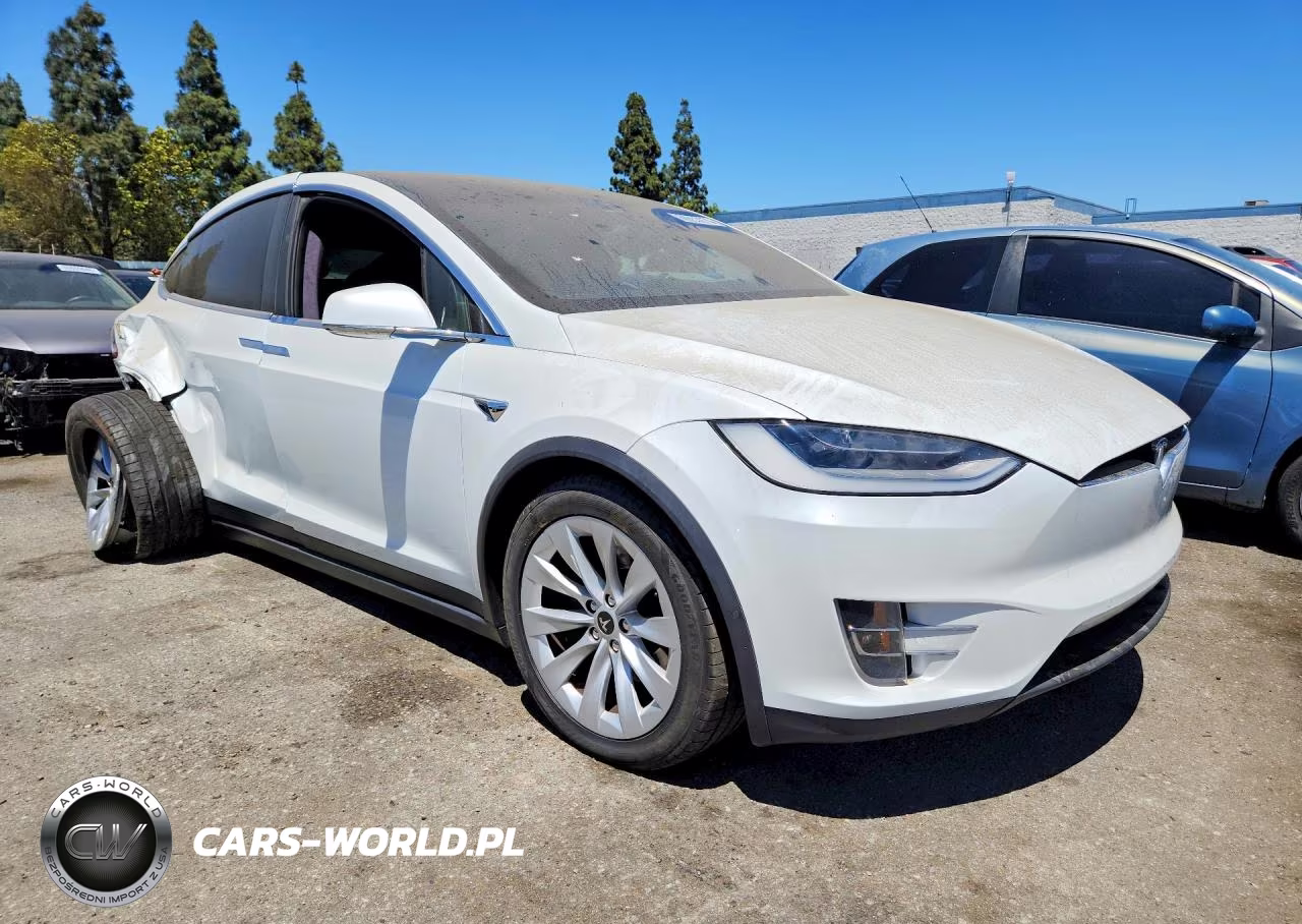 2020 Tesla Model X VIN:5YJXCDE24LF230945 - 4