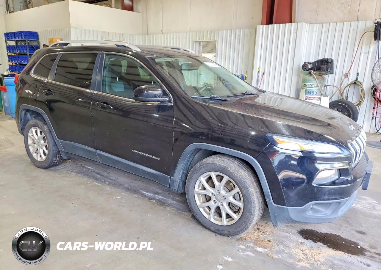 2018 Jeep Cherokee Latitude VIN:1C4PJLCB4JD587436 - 4