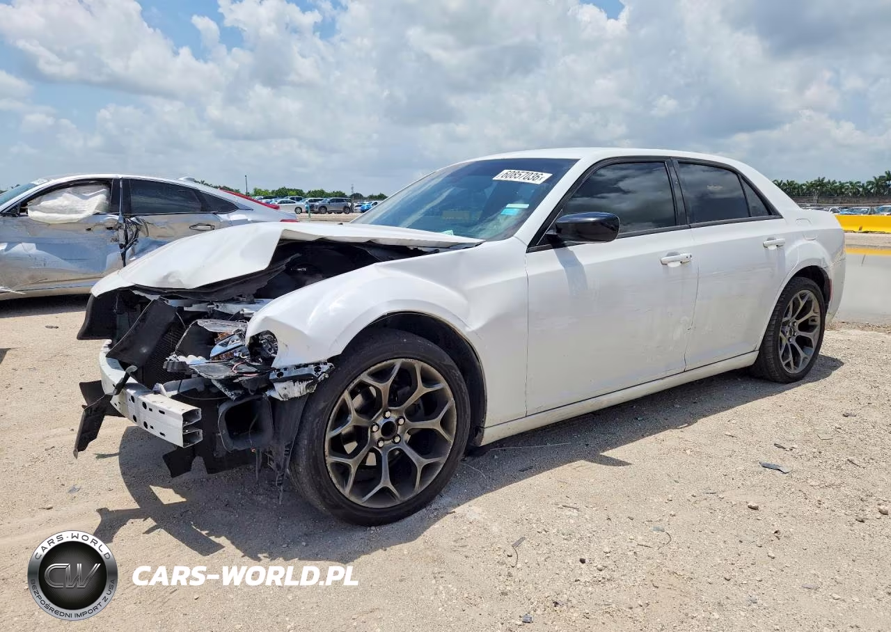 2018 Chrysler 300 Touring