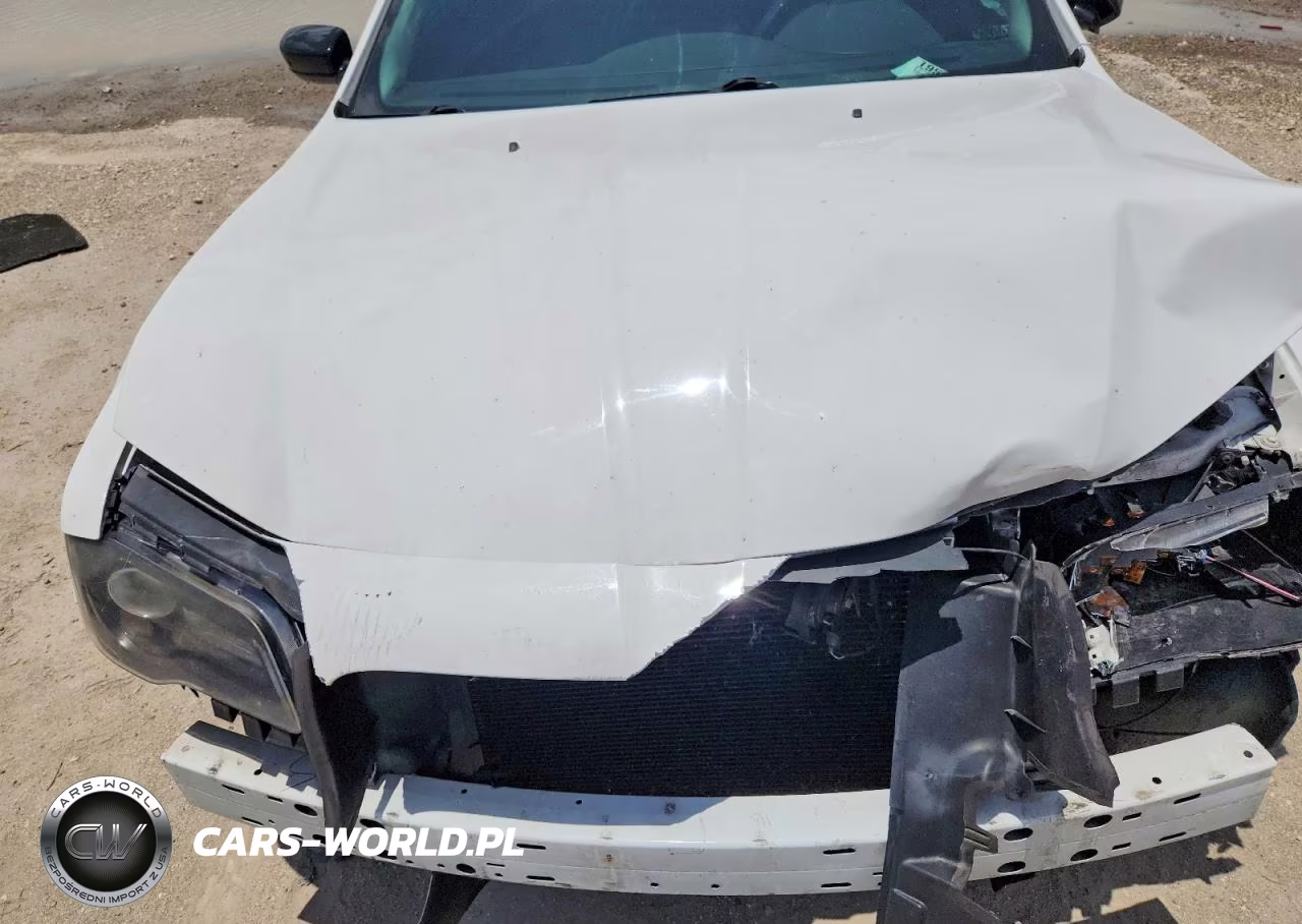 2018 Chrysler 300 Touring VIN:2C3CCAAG7JH228911 - 11