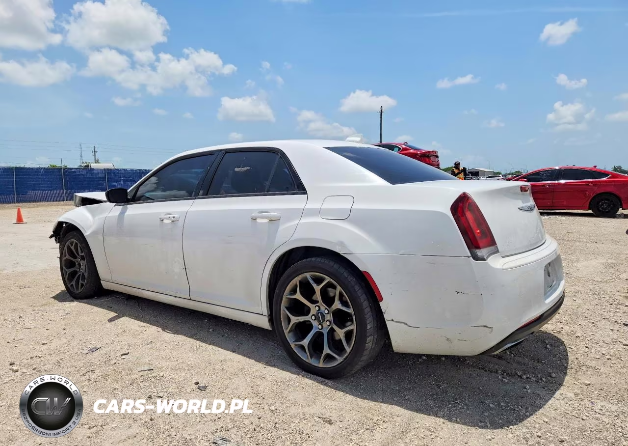 2018 Chrysler 300 Touring VIN:2C3CCAAG7JH228911 - 2