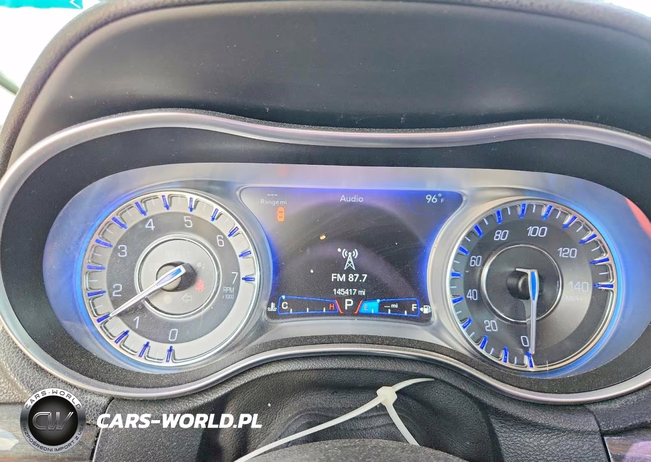 2018 Chrysler 300 Touring VIN:2C3CCAAG7JH228911 - 9