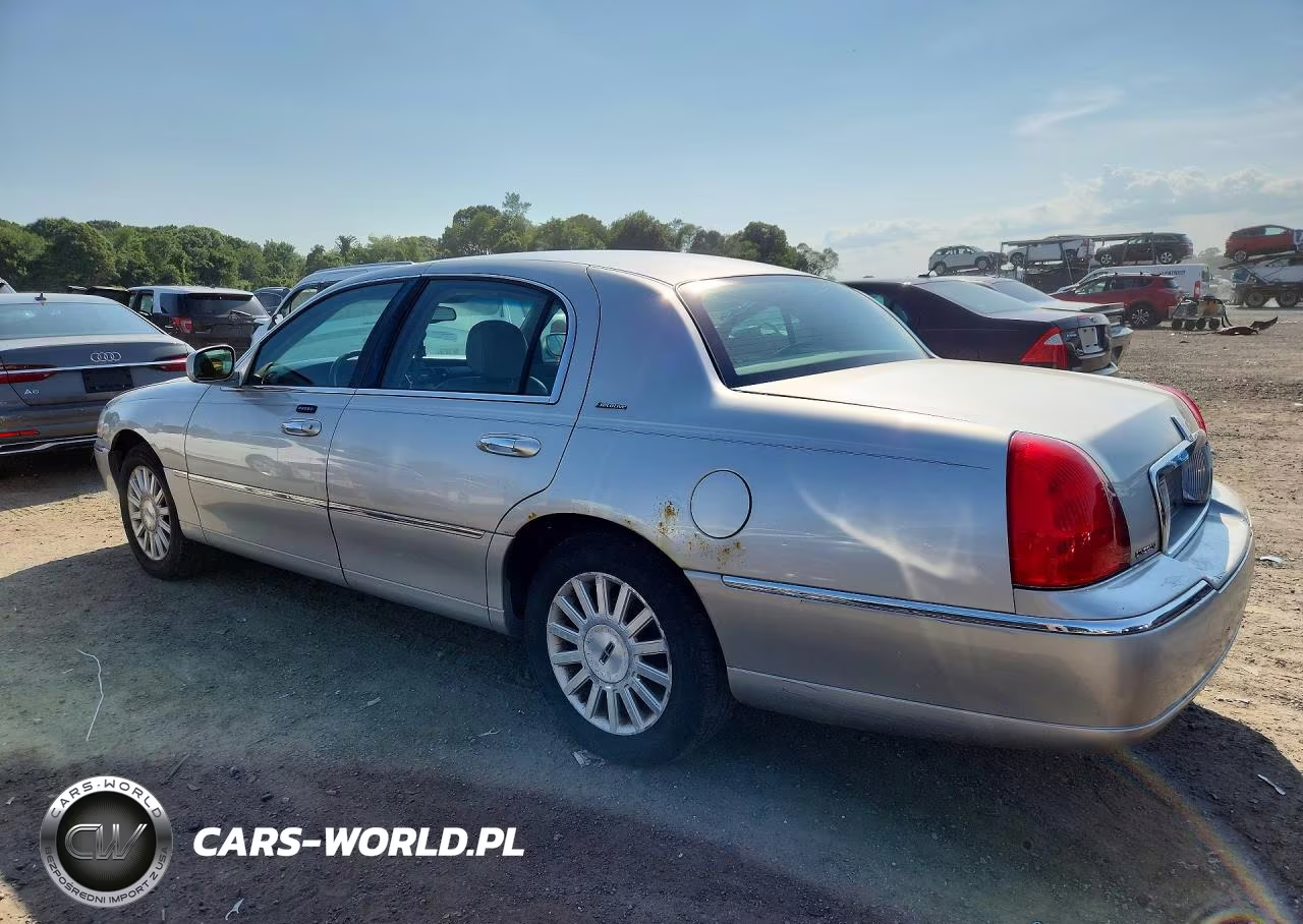 2003 Lincoln Town Car Executive VIN:1LNHM81W13Y699696 - 2