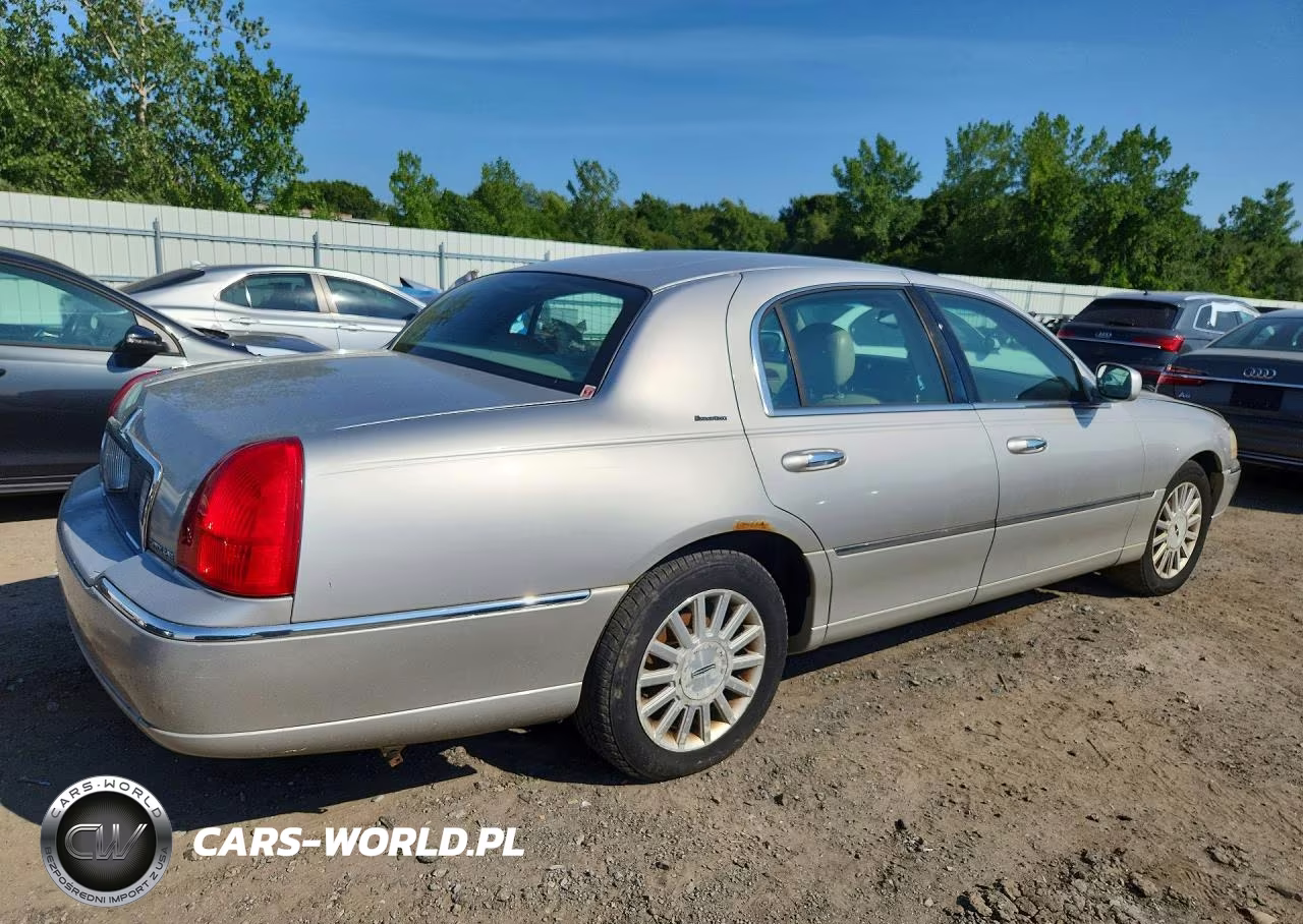 2003 Lincoln Town Car Executive VIN:1LNHM81W13Y699696 - 3