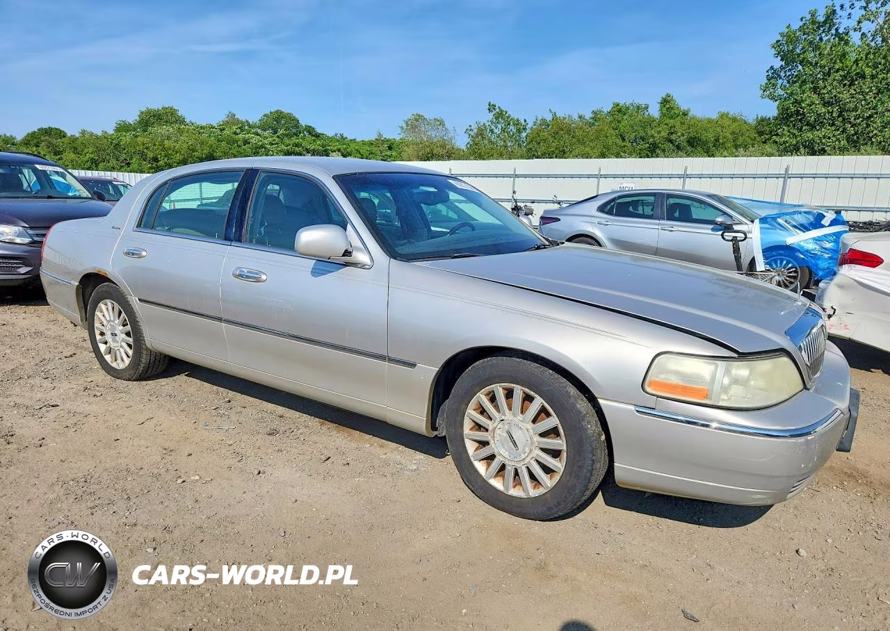 2003 Lincoln Town Car Executive VIN:1LNHM81W13Y699696 - 4