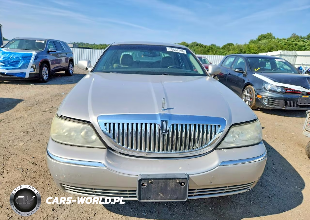 2003 Lincoln Town Car Executive VIN:1LNHM81W13Y699696 - 5