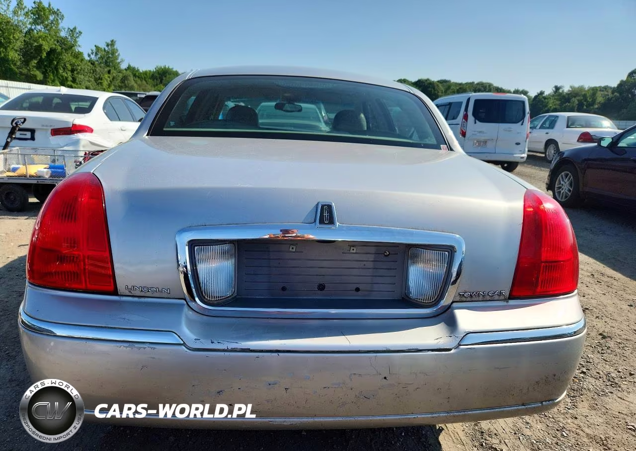 2003 Lincoln Town Car Executive VIN:1LNHM81W13Y699696 - 6