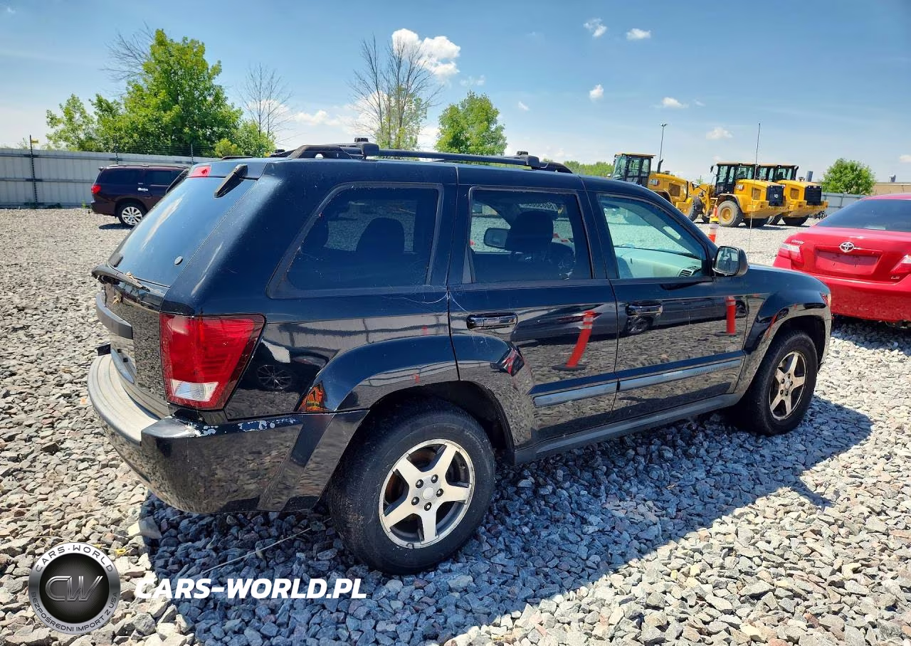2007 Jeep Grand Cherokee Laredo VIN:1J8GR48K47C625004 - 3