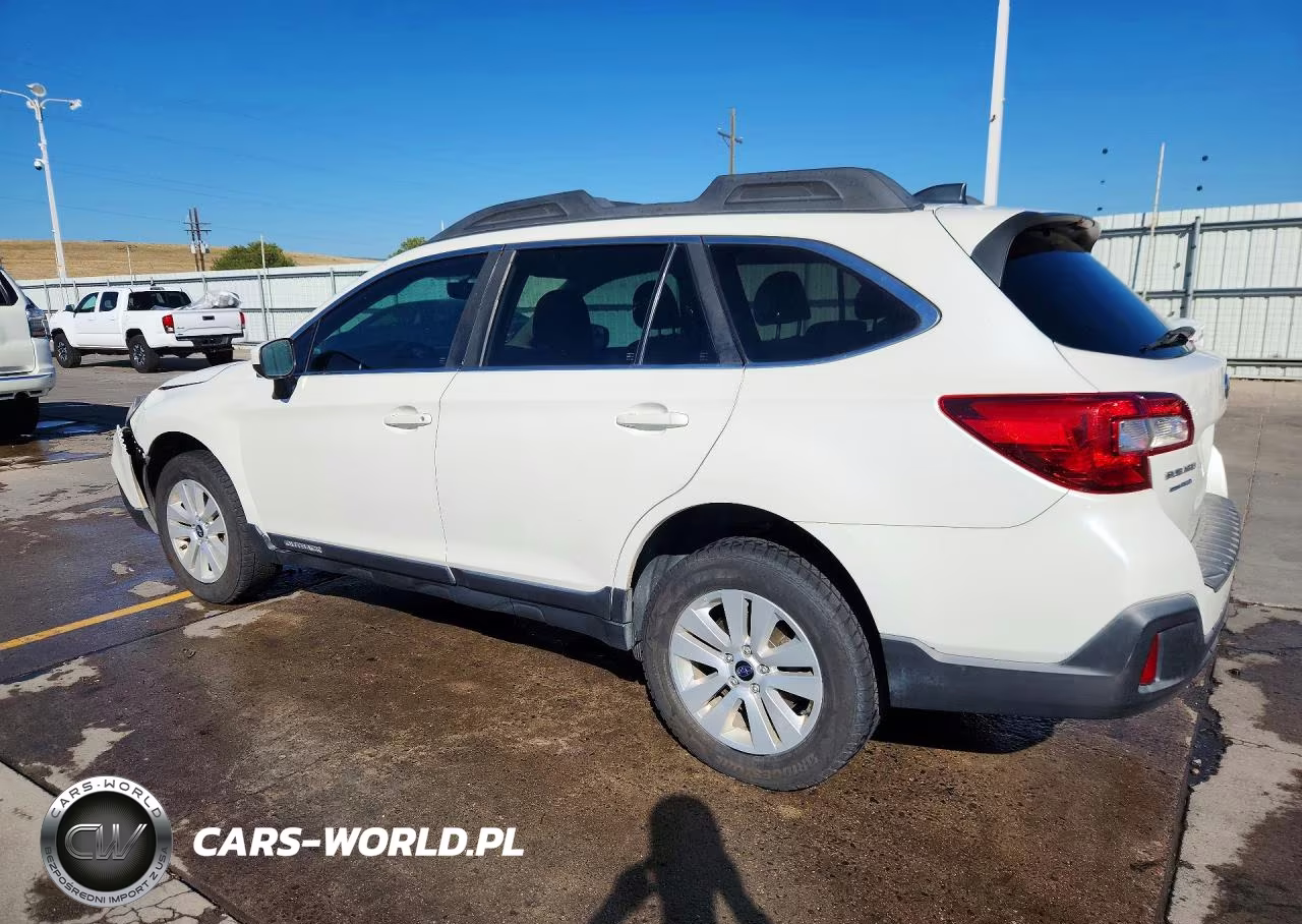 2018 Subaru Outback 2.5I Premium VIN:4S4BSACC5J3352226 - 2