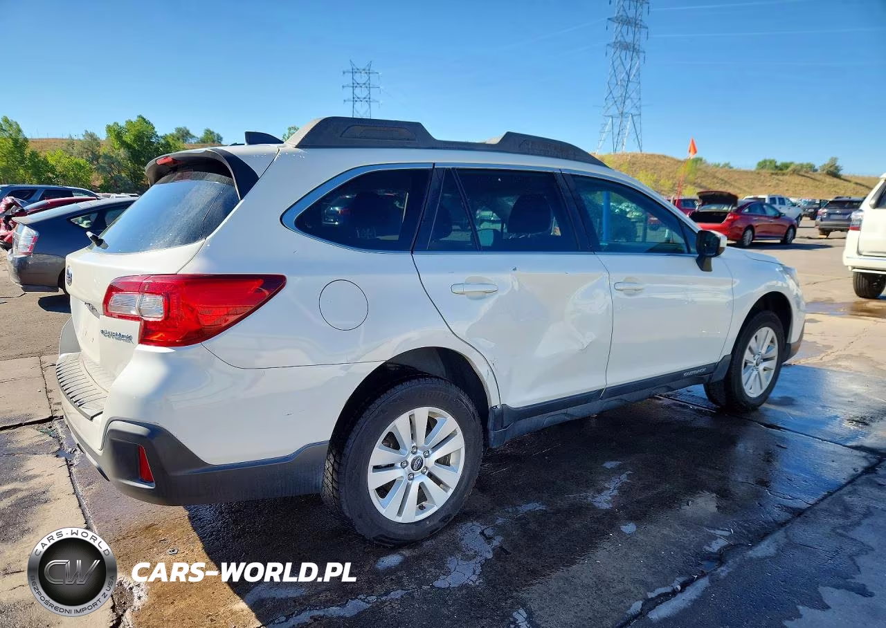 2018 Subaru Outback 2.5I Premium VIN:4S4BSACC5J3352226 - 3