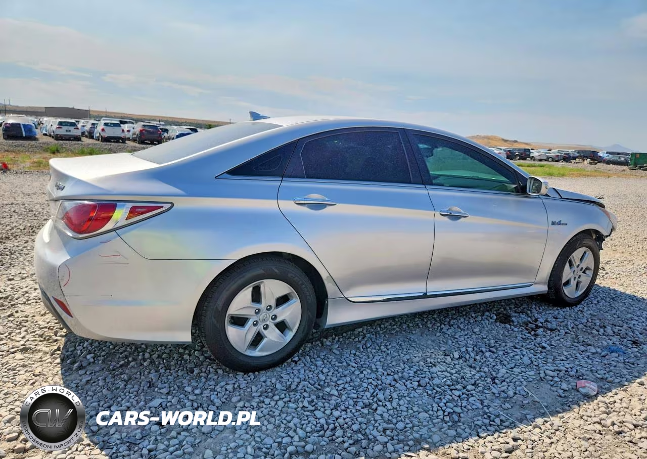 2012 Hyundai Sonata Hybrid VIN:KMHEC4A48CA020397 - 3