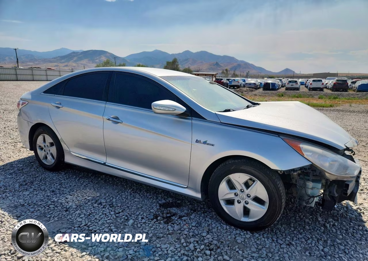 2012 Hyundai Sonata Hybrid VIN:KMHEC4A48CA020397 - 4