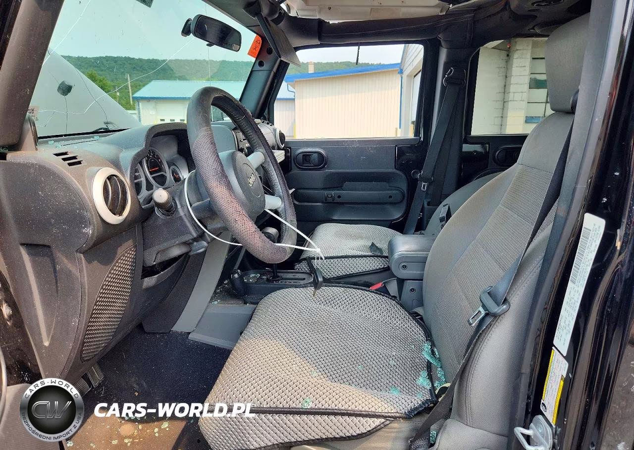 2008 Jeep Wrangler Unlimited Sahara VIN:1J4GA59148L551766 - 7