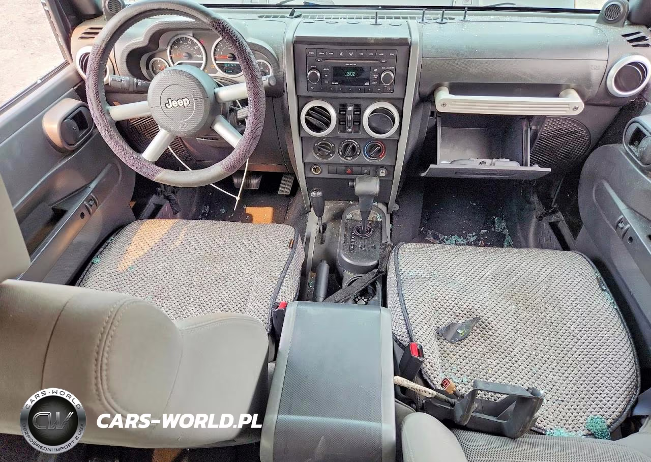 2008 Jeep Wrangler Unlimited Sahara VIN:1J4GA59148L551766 - 8