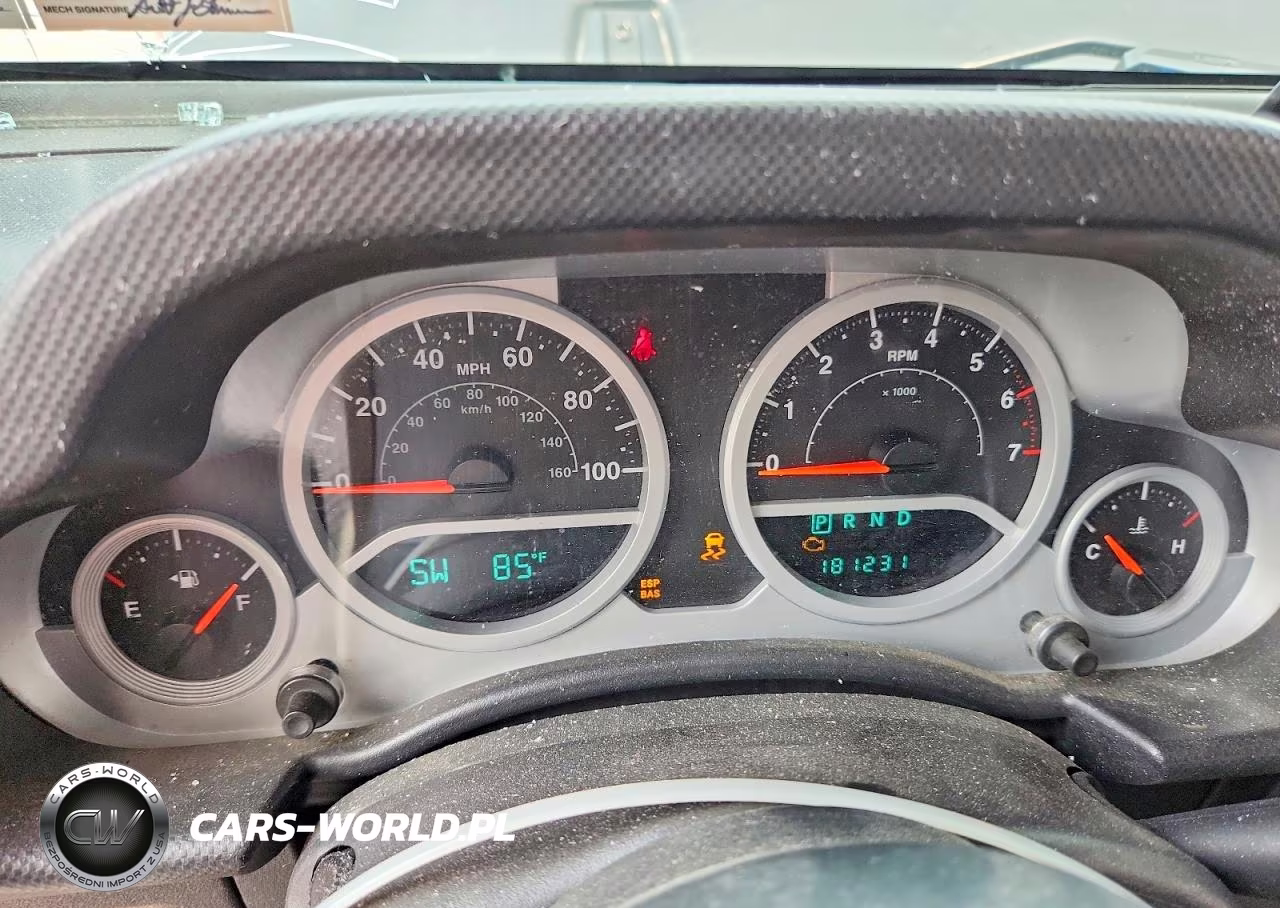 2008 Jeep Wrangler Unlimited Sahara VIN:1J4GA59148L551766 - 9