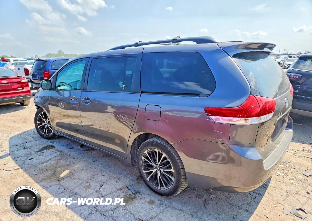 2013 Toyota Sienna Le VIN:5TDKK3DC2DS402923 - 2