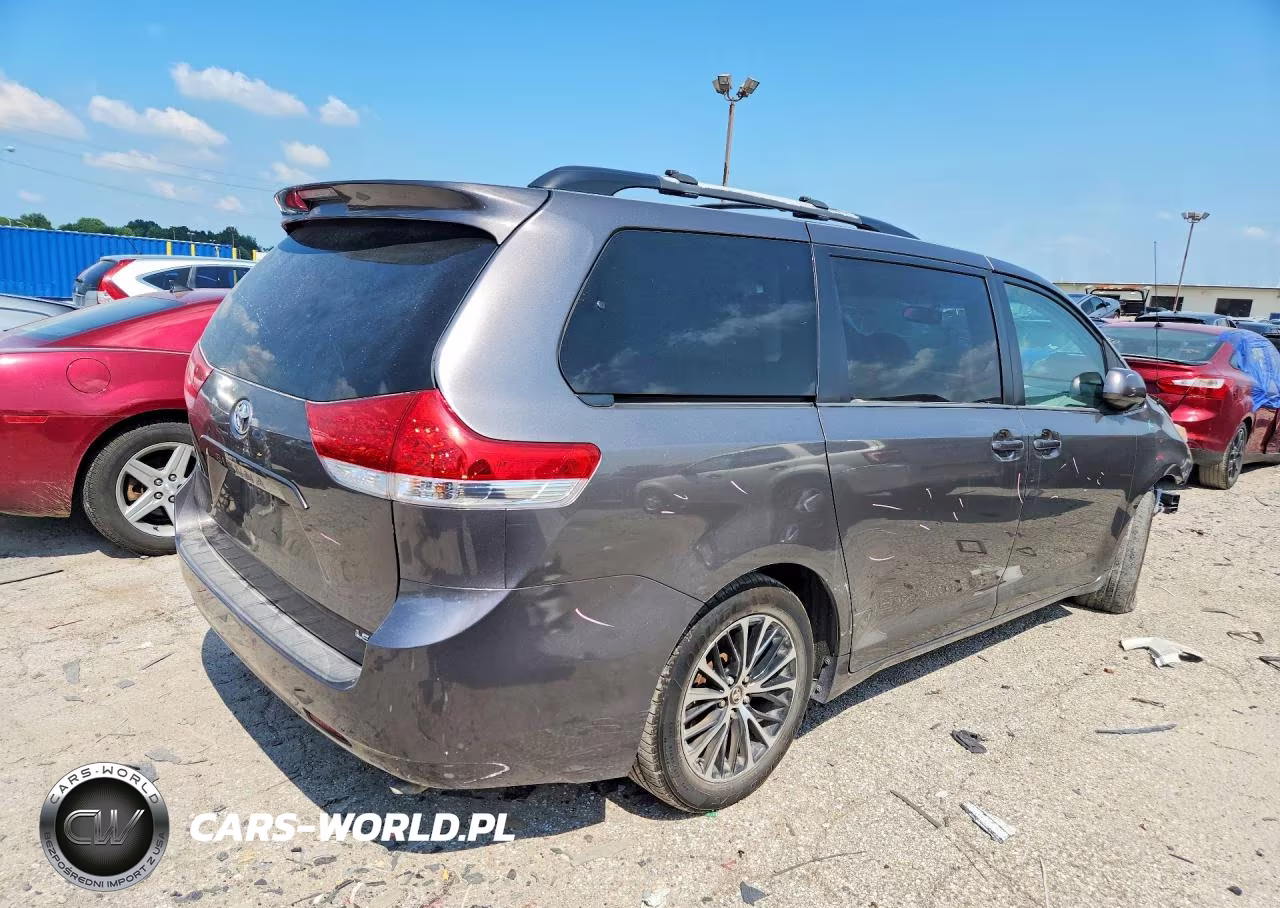 2013 Toyota Sienna Le VIN:5TDKK3DC2DS402923 - 3