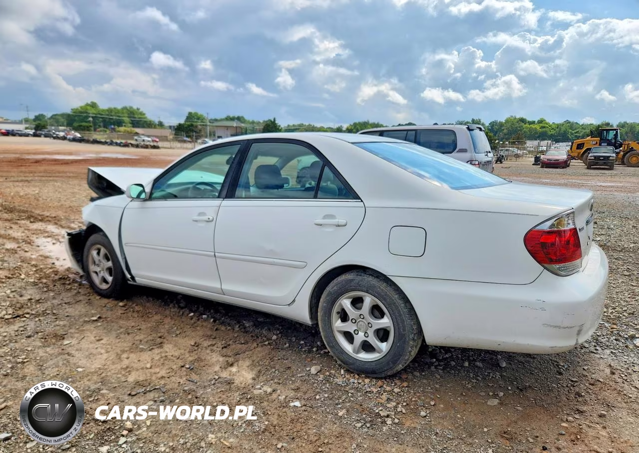2005 Toyota Camry Le VIN:4T1BE32K05U596880 - 2