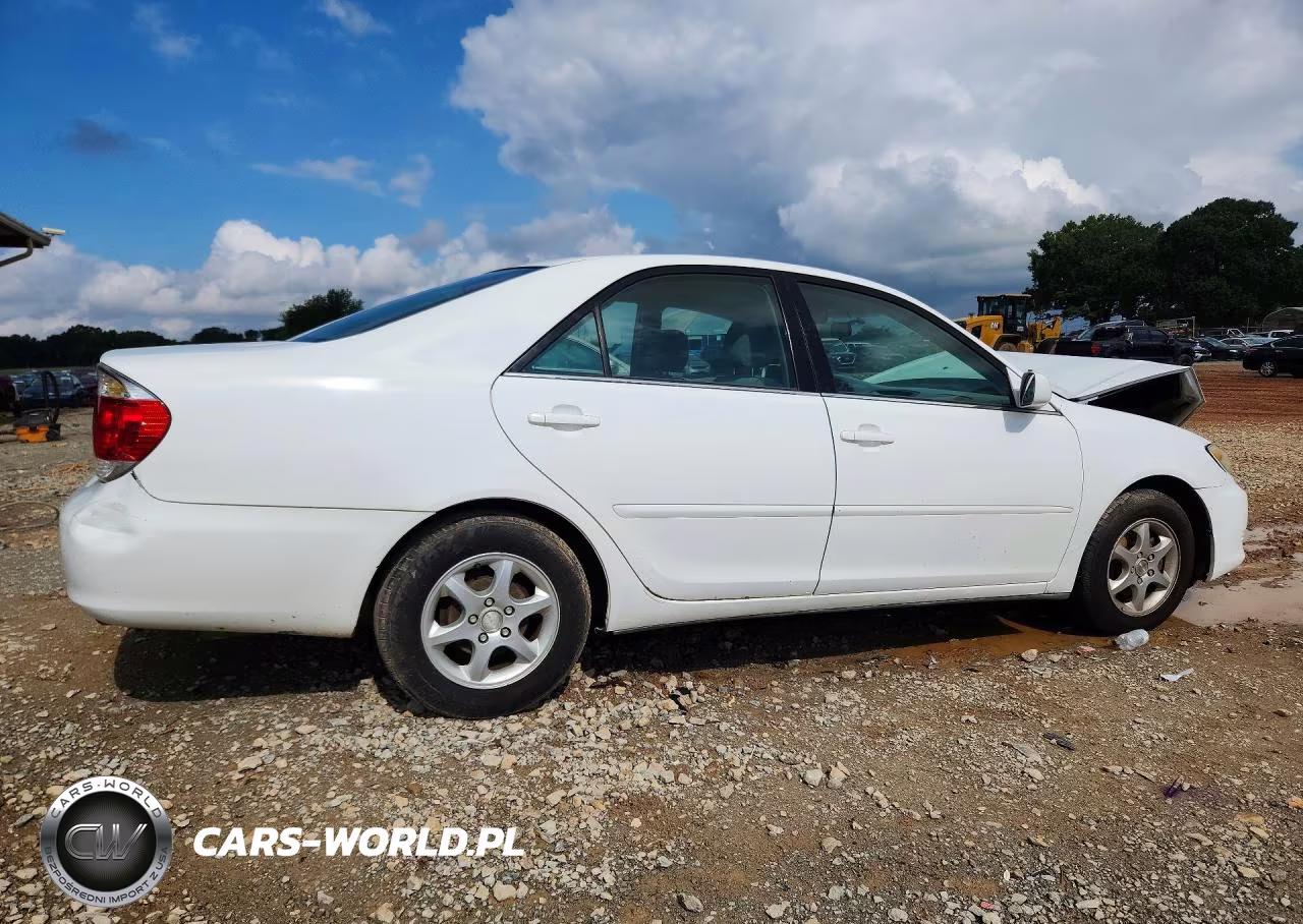2005 Toyota Camry Le VIN:4T1BE32K05U596880 - 3