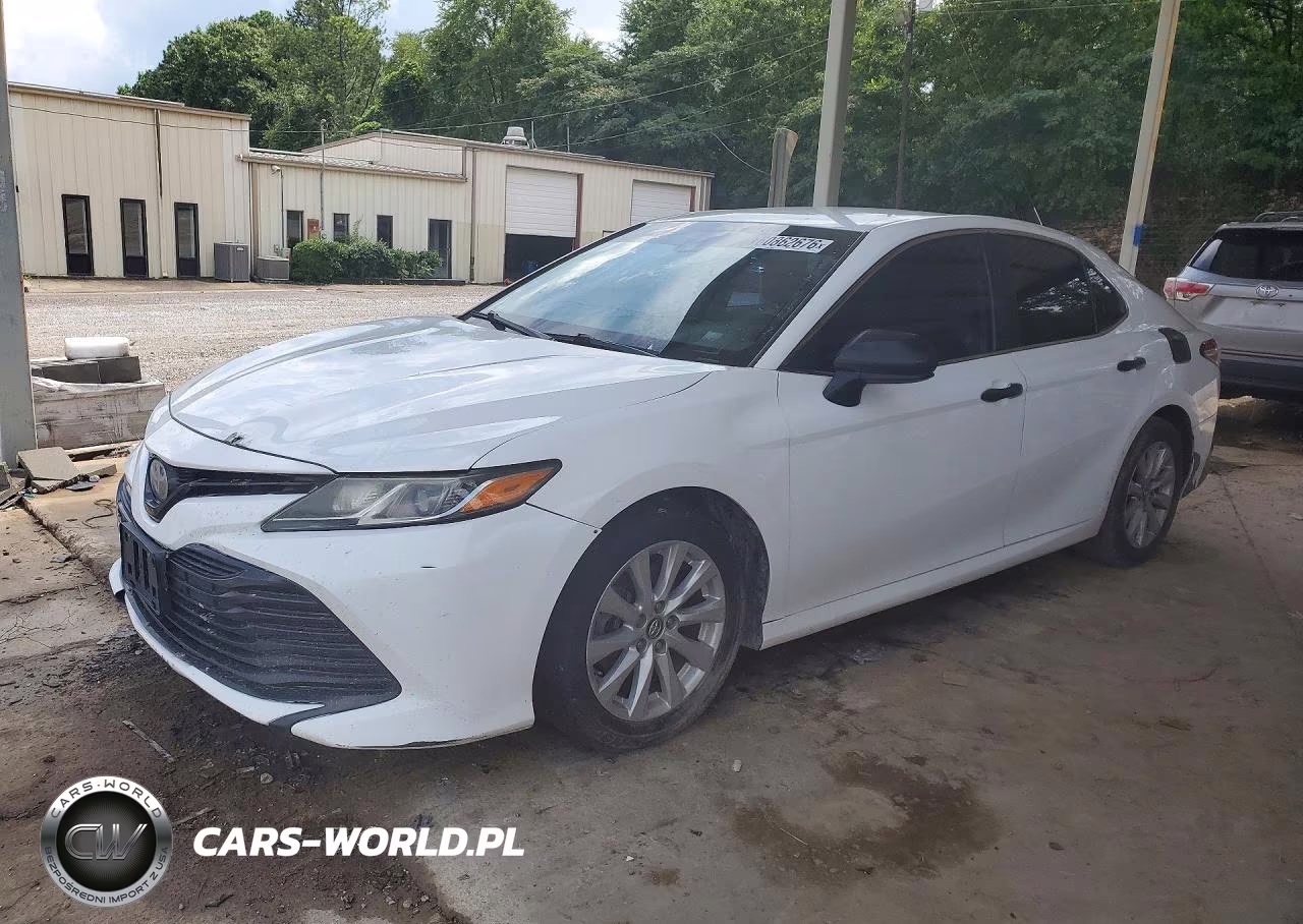 2019 Toyota Camry Le – zdjęcie 1 z 12