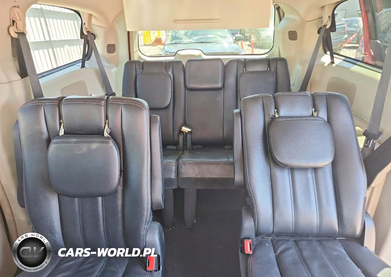 2014 Chrysler Town & Country Touring VIN:2C4RC1BGXER447463 - 10